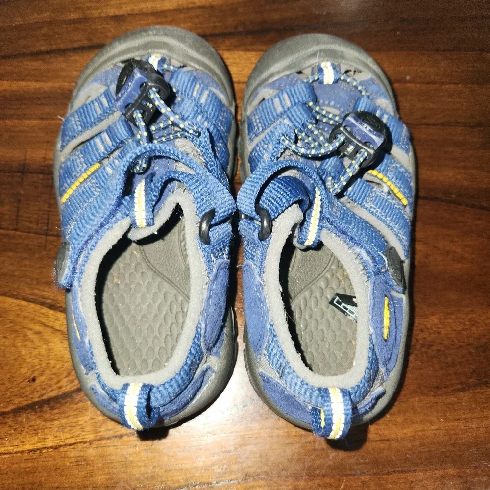 KEEN Newport H2 Shoes Size 9 Little Kids Washable Hiking Water Sandals Navy Blue